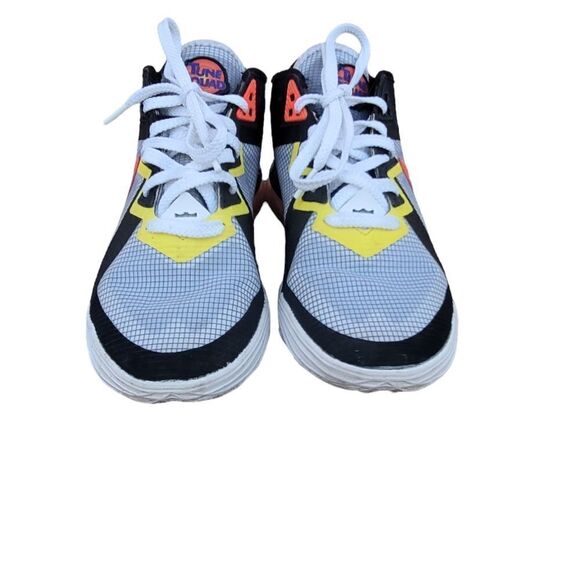 Lebron 18 Low Sylvester Vs Tweety Space Jam  Mens Size 7.5 Sneaker Shoes - Picture 2 of 10